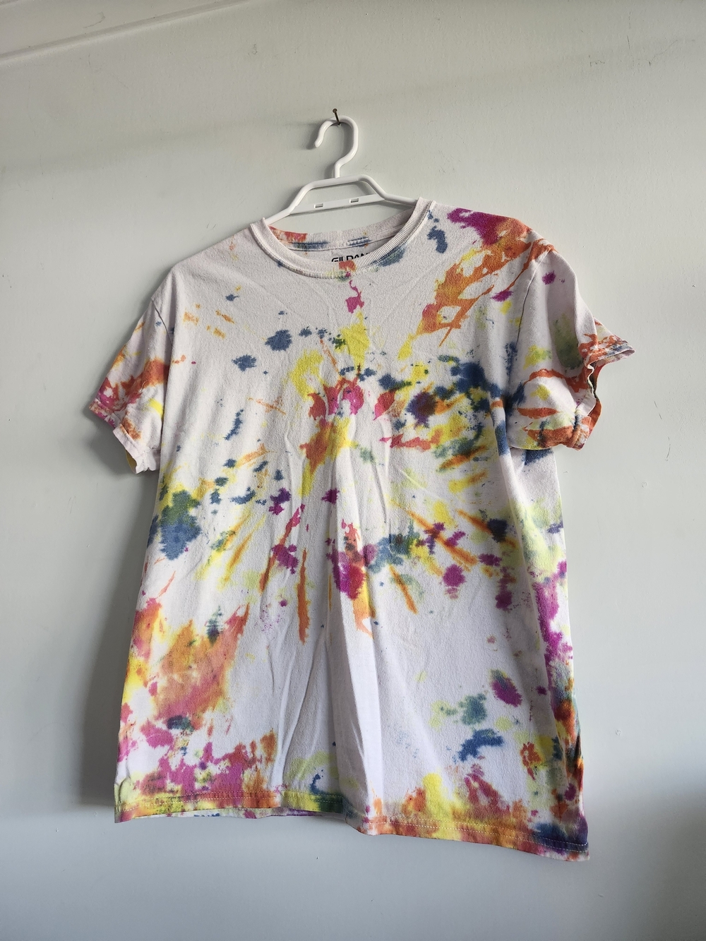 Gildan Multicolor Hand Dyed Tie Dye T-Shirt Women’s Medium 100% Cotton